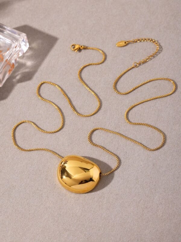 Simple Round Pendant Necklace - Image 2