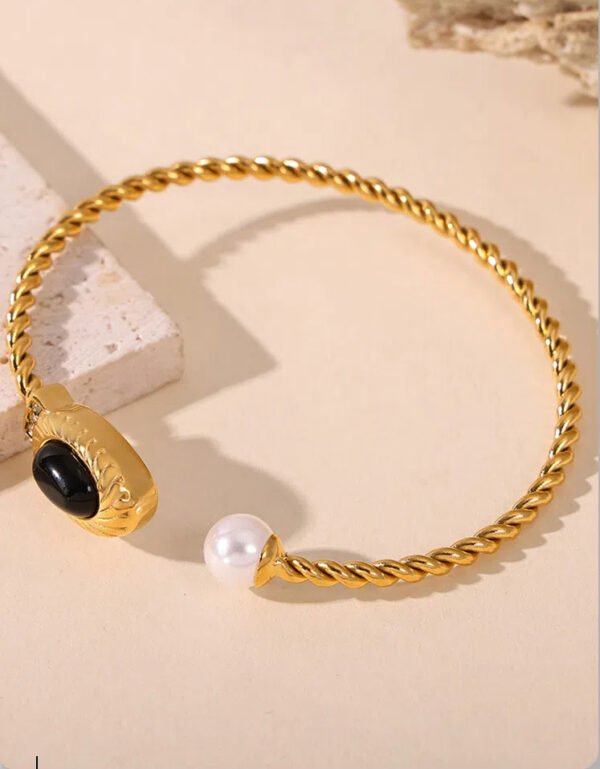 Fashion Black Agate Horseshoe Buckle Open Bracelet - Image 2