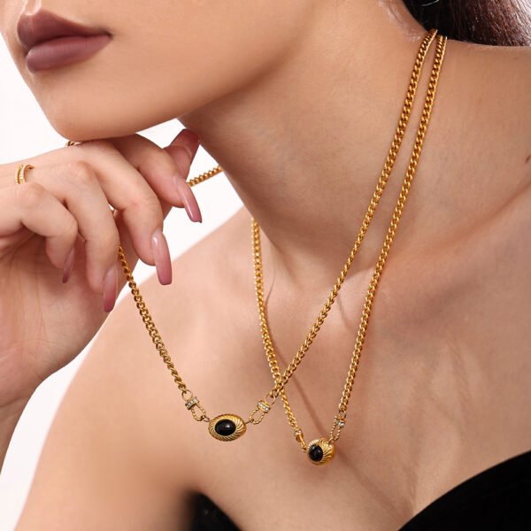 Fashion Black Agate Horseshoe Buckle Necklace - Image 4